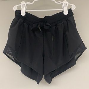 Lululemon shorty Hot Shorts, Size 6. Black. Excellent condition.